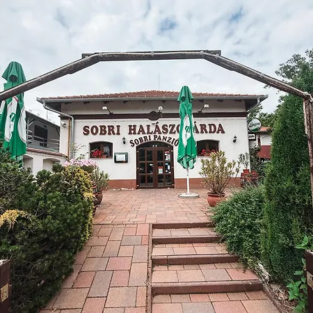 Sobri Halaszcsarda Es Panzio Konukevi Baja